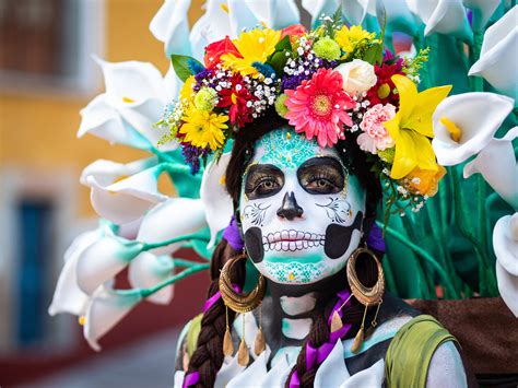 holidays that are similar to dia los muertos